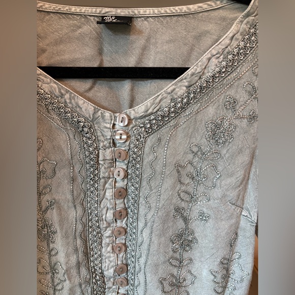 Embroidered Top - Picture 3 of 4